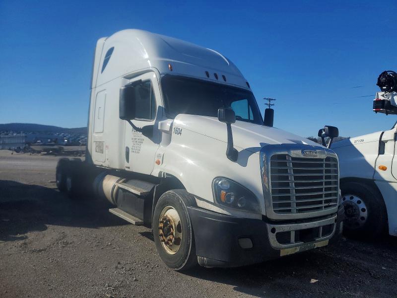 2015 FREIGHTLINER CASCADIA 1 — VIN 1FUJGLBG4FLGF3246