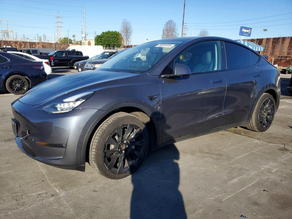 2022 TESLA MODEL Y — VIN 7SAYGDEE3NF507433