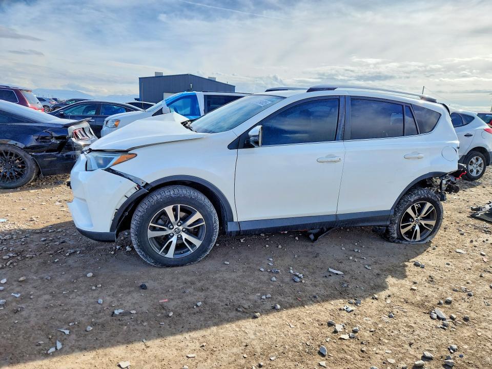 2018 TOYOTA RAV4 — VIN JTMRFREV3JJ192833