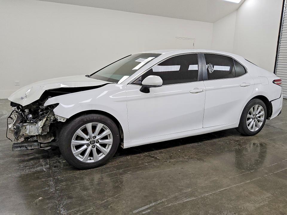 2018 TOYOTA CAMRY — VIN 4T1B11HK2JU075709