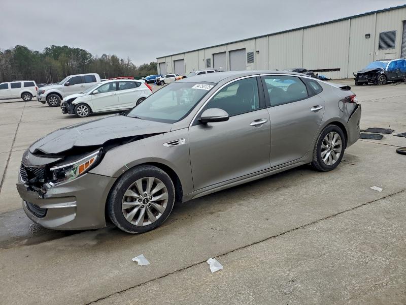 2017 KIA OPTIMA LX — VIN 5XXGT4L37HG160762