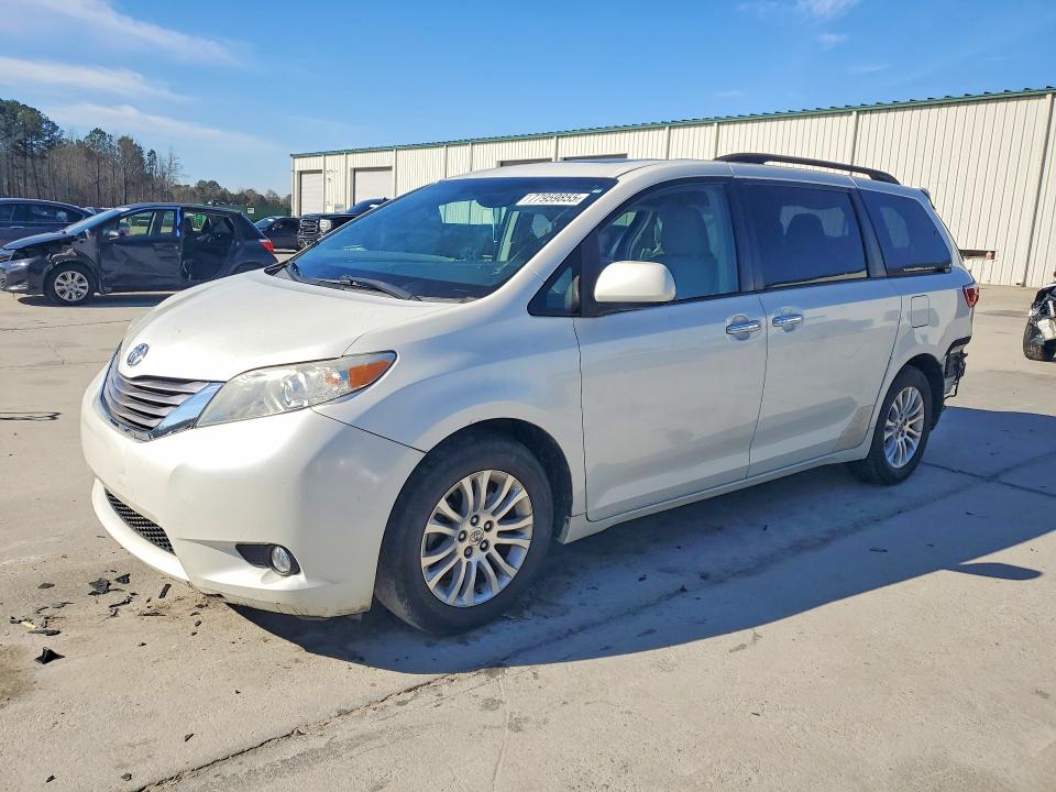 2016 TOYOTA SIENNA — VIN 5TDYK3DC3GS744377