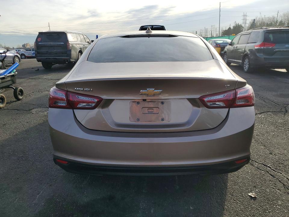 1G1ZD5ST2KF150216
