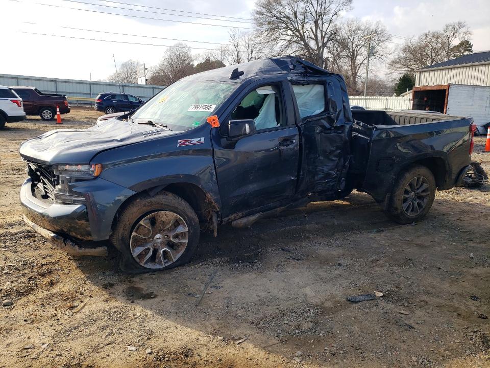 2021 CHEVROLET SILVERADO — VIN 1GCUYEET4MZ213786