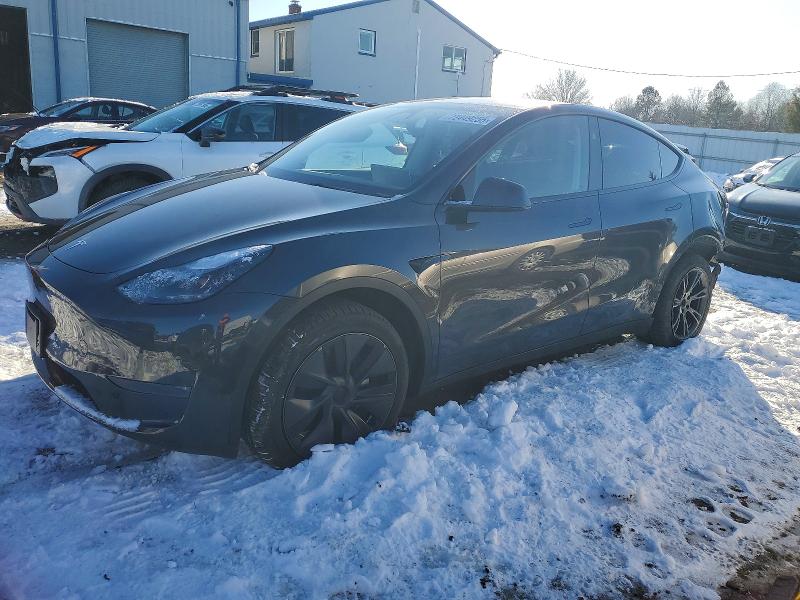 2024 TESLA MODEL Y — VIN 7SAYGDEE9RA298976