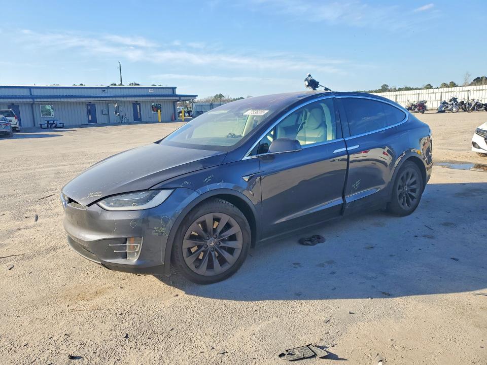 2018 TESLA MODEL X — VIN 5YJXCBE24JF139353