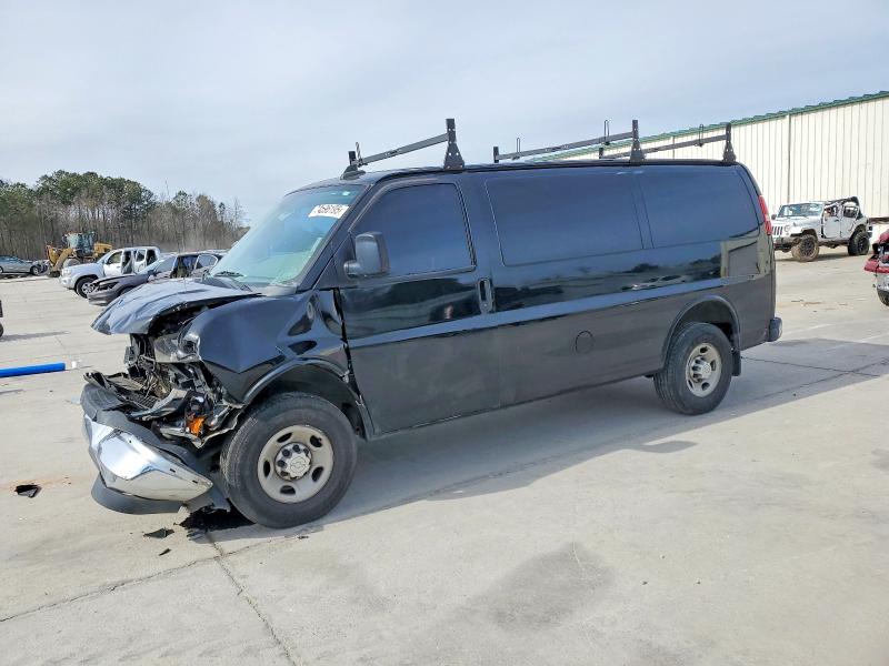 2017 CHEVROLET EXPRESS G2500 — VIN 1GCWGAFF1H1143665