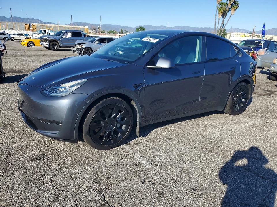 2022 TESLA MODEL Y — VIN 7SAYGAEE3NF421683