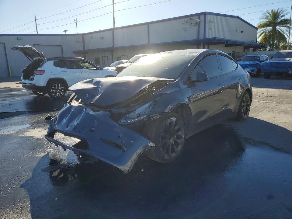 2022 TESLA MODEL Y — VIN 7SAYGDEE4NF481571