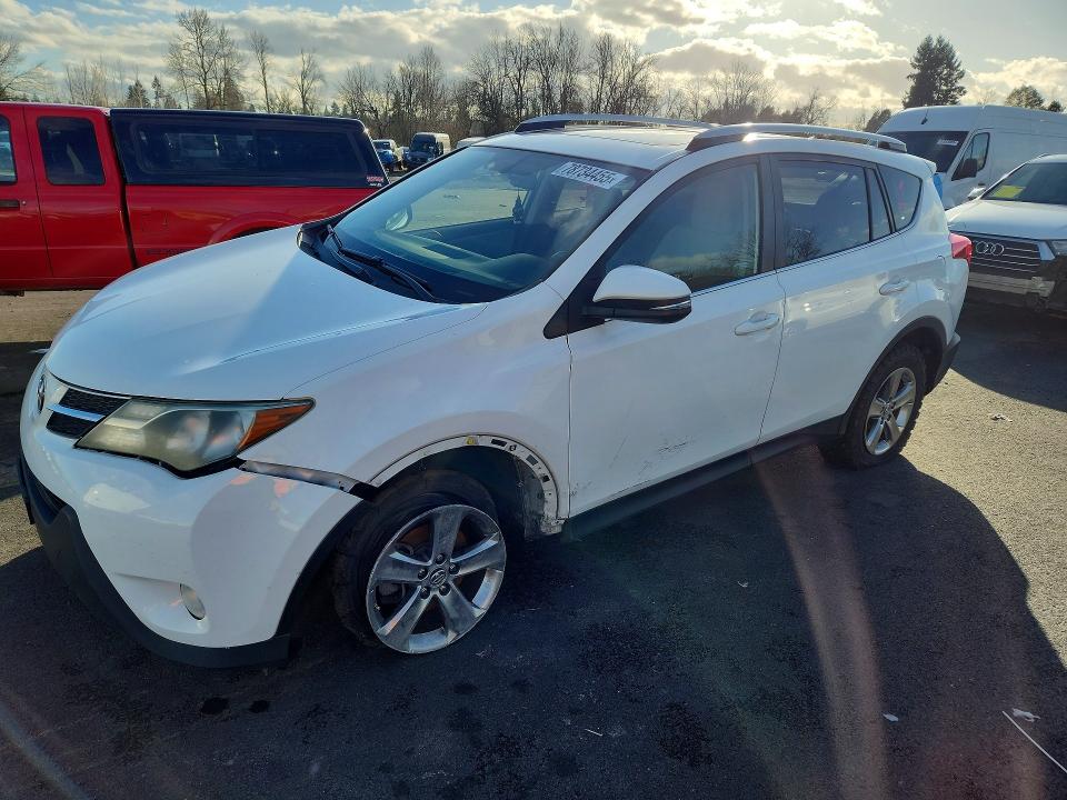 2015 TOYOTA RAV4 — VIN JTMRFREV0FD110644