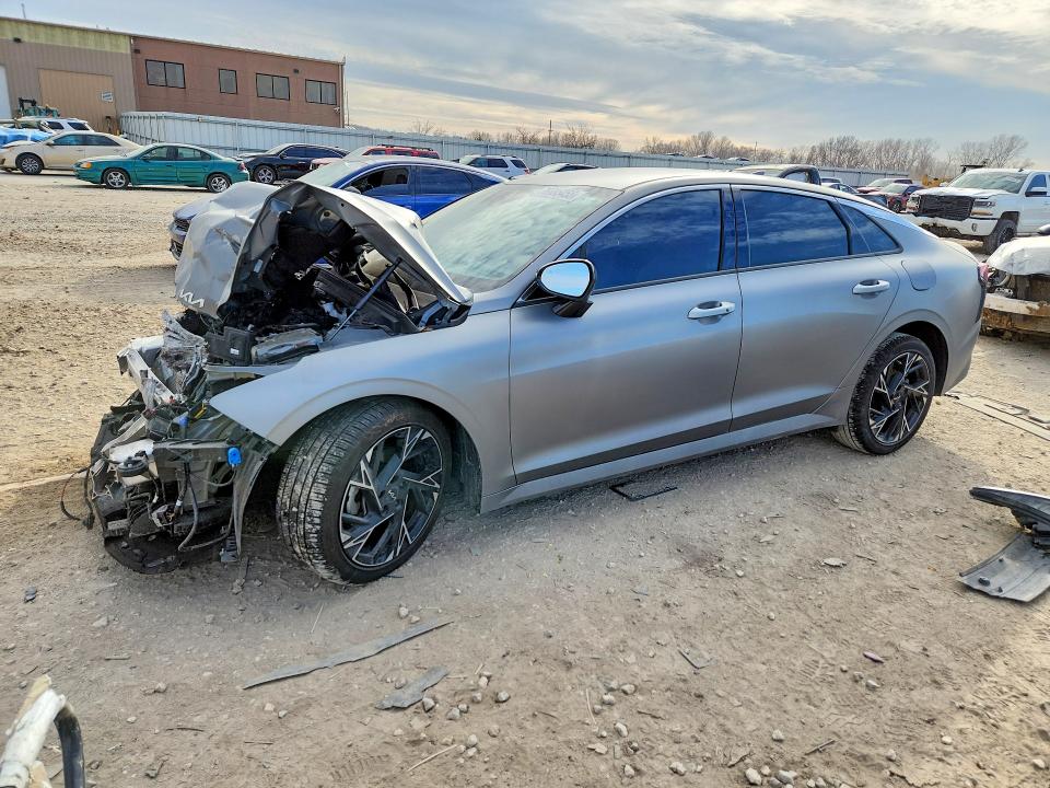 2026 KIA K5 — VIN KNAG64J75T5411883