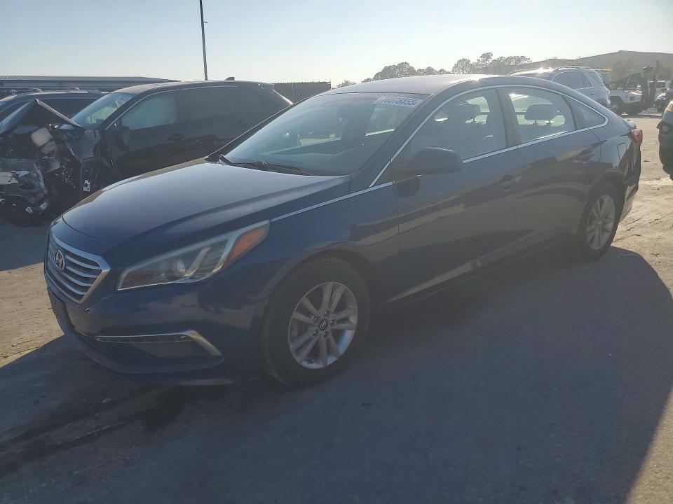 2015 HYUNDAI SONATA SE — VIN 5NPE24AF4FH157987