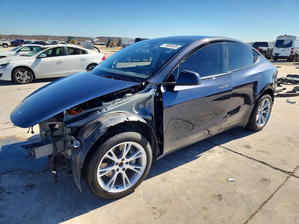 2024 TESLA MODEL Y — VIN 7SAYGDEEXRA235272