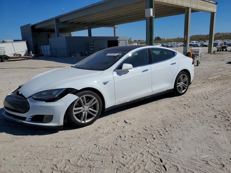 2015 TESLA MODEL S — VIN 5YJSA1S20FF098080