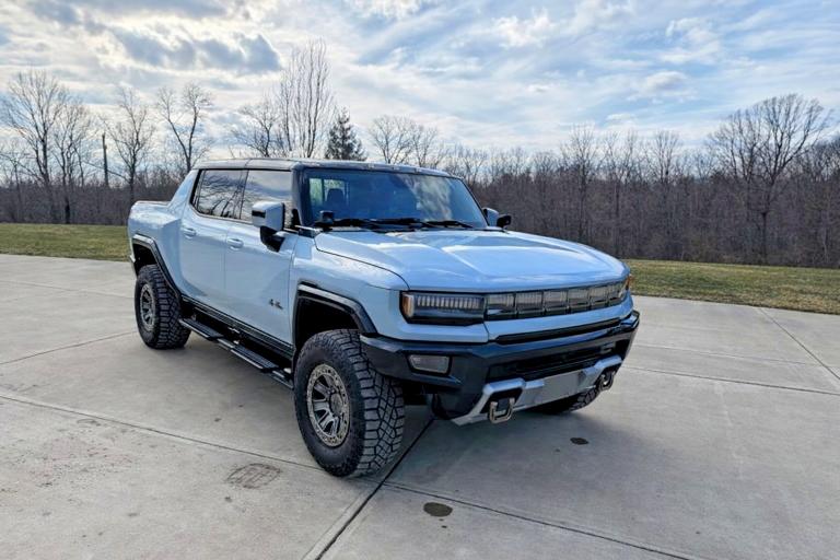 2024 GMC HUMMER PICKUP — VIN 1GT10DDB3RU104561