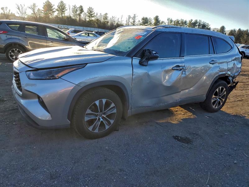 2022 TOYOTA HIGHLANDER — VIN 5TDGBRCH2NS551579