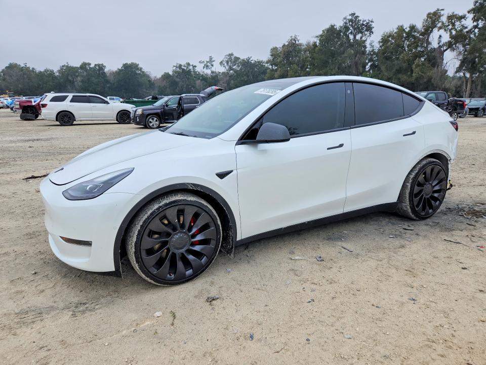 2022 TESLA MODEL Y — VIN 7SAYGDEF1NF533537