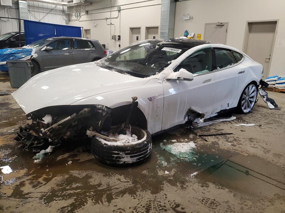 2015 TESLA MODEL S — VIN 5YJSA1E21FF109390
