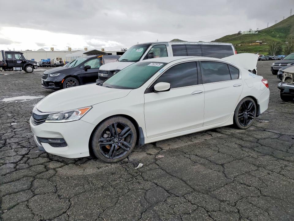 2017 HONDA ACCORD — VIN 1HGCR2F52HA133965