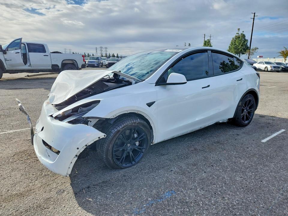 2022 TESLA MODEL Y — VIN 7SAYGDEE0NF335703