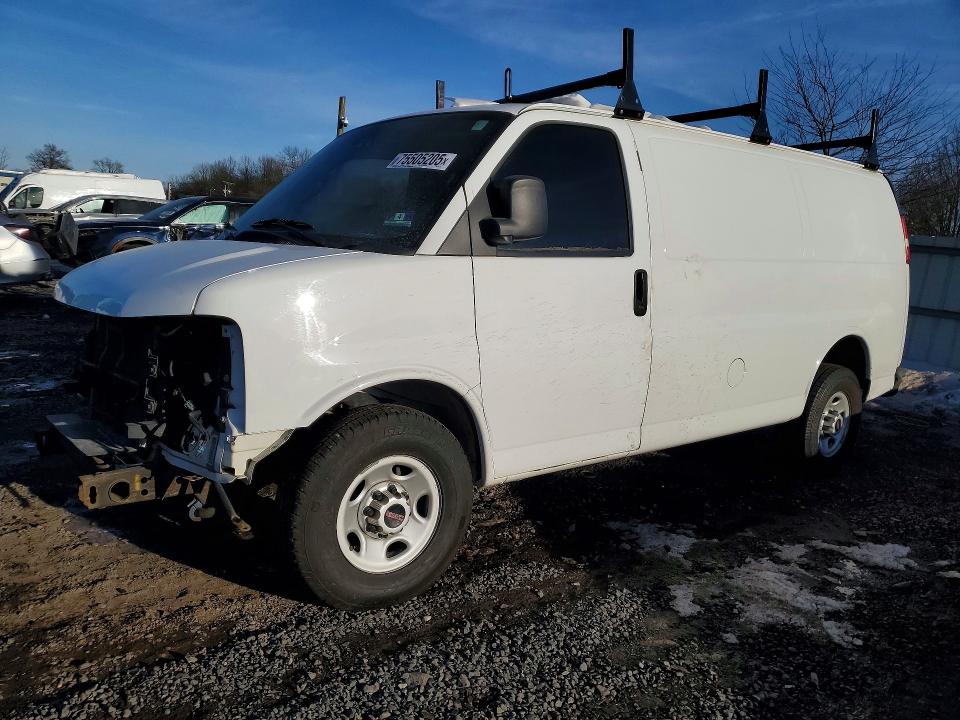 2016 GMC SAVAN2500 — VIN 1GTW7AFF9G1902318
