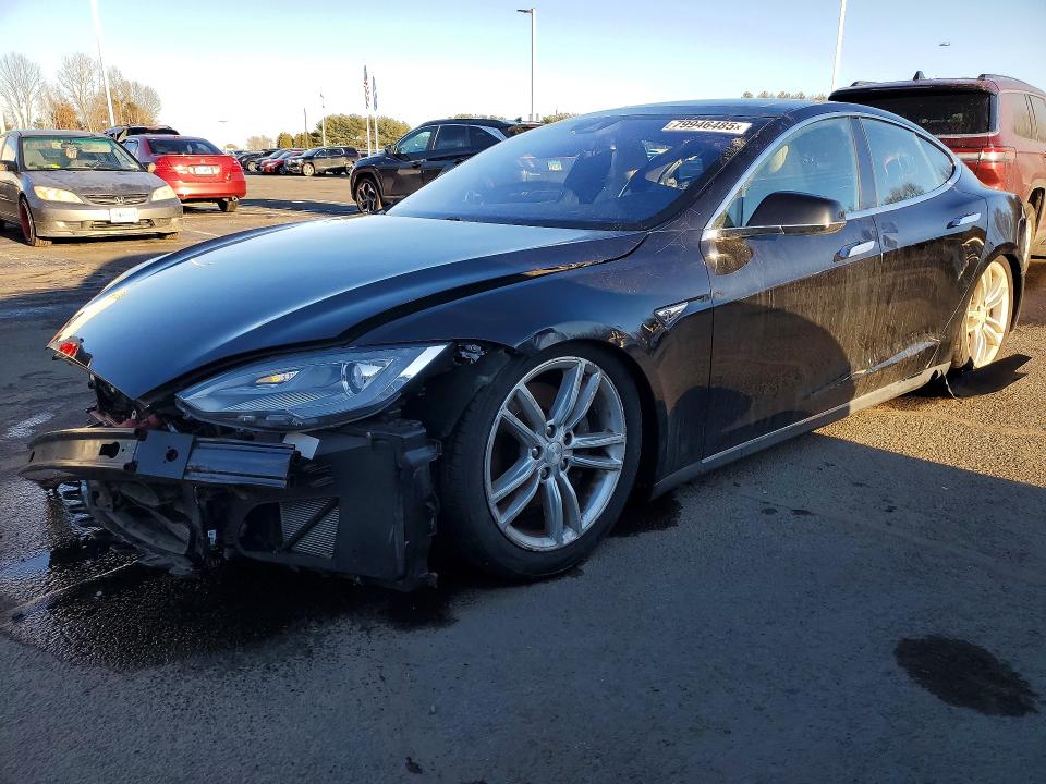 2015 TESLA MODEL S — VIN 5YJSA1H21FF096555