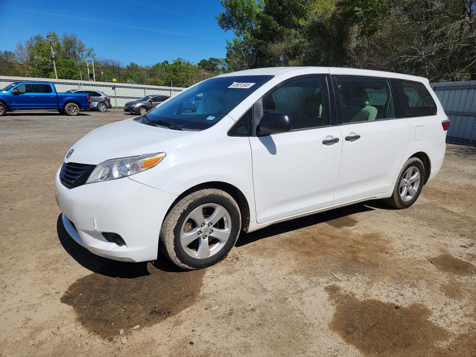 2015 TOYOTA SIENNA — VIN 5TDZK3DC8FS615215