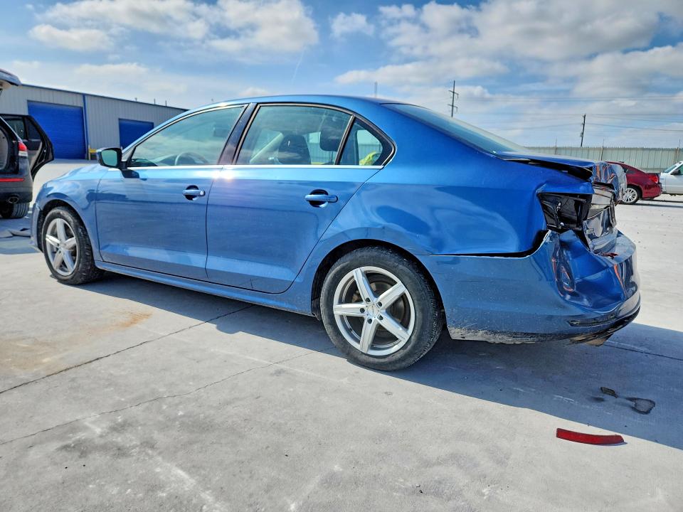 3VW2B7AJ9HM303948