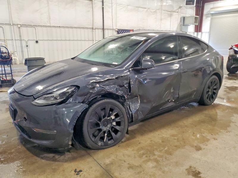 2025 TESLA MODEL Y — VIN 7SAYGAEE6SF255252