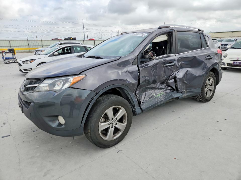 2015 TOYOTA RAV4 — VIN JTMWFREV5FJ042135