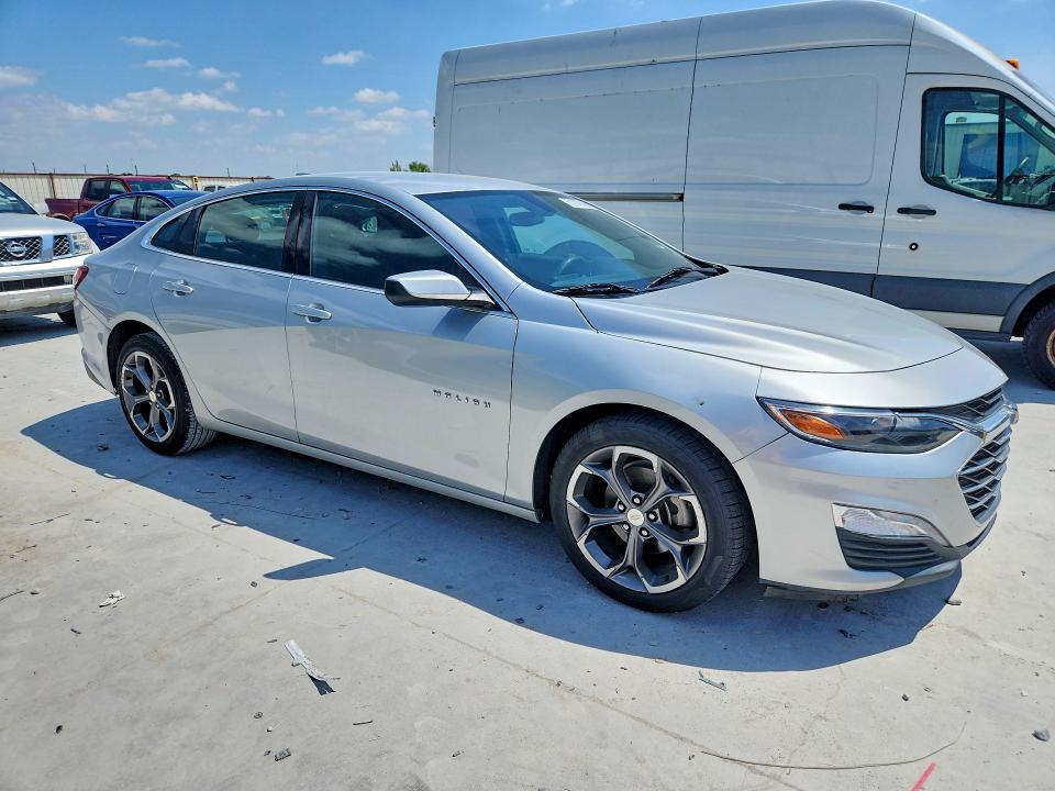 1G1ZD5ST4LF104307