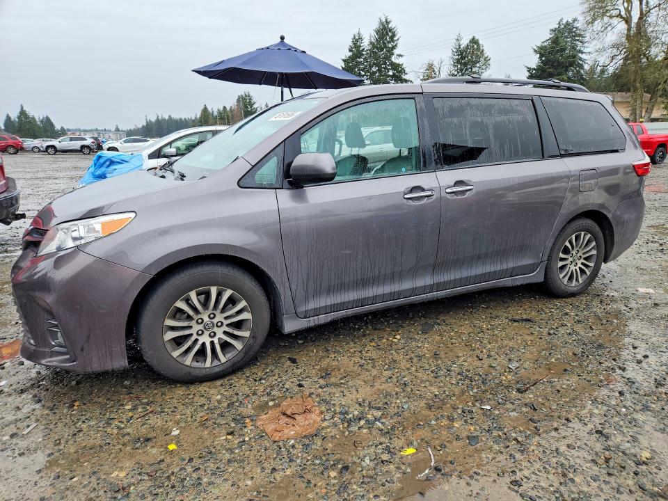 2018 TOYOTA SIENNA — VIN 5TDYZ3DC6JS918896