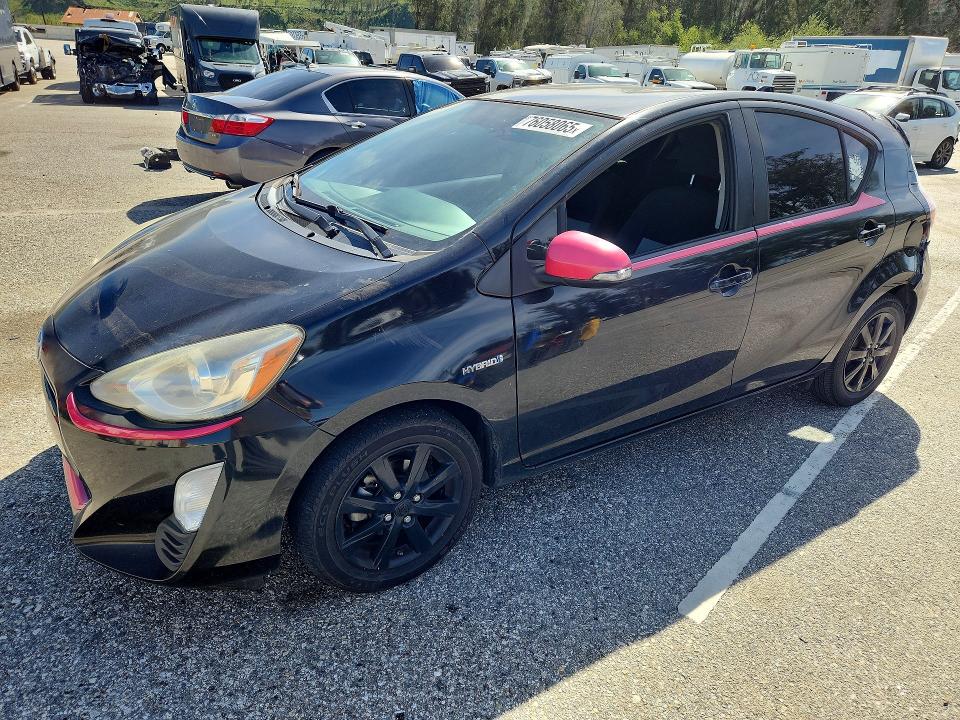 2016 TOYOTA PRIUS C — VIN JTDKDTB34G1120040