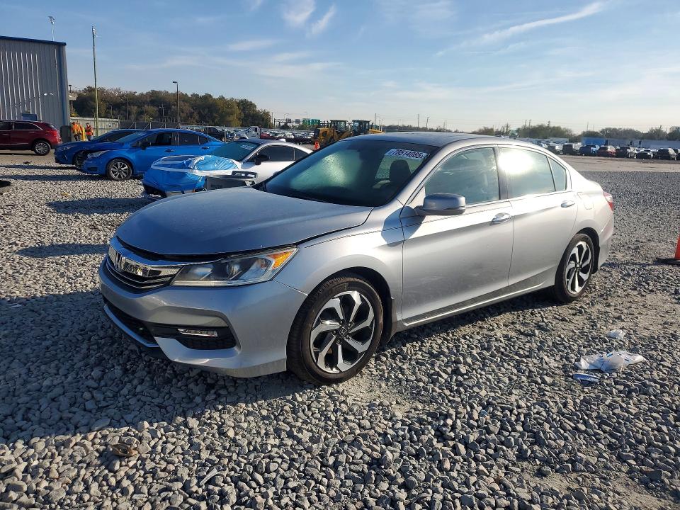 2017 HONDA ACCORD — VIN 1HGCR3F86HA037269