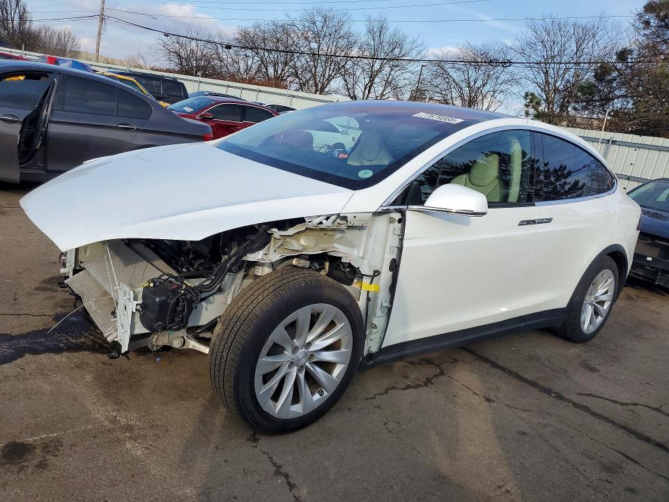 2018 TESLA MODEL X — VIN 5YJXCBE23JF109440