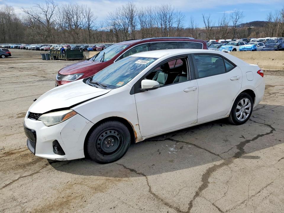 2015 TOYOTA COROLLA — VIN 2T1BURHE8FC461561
