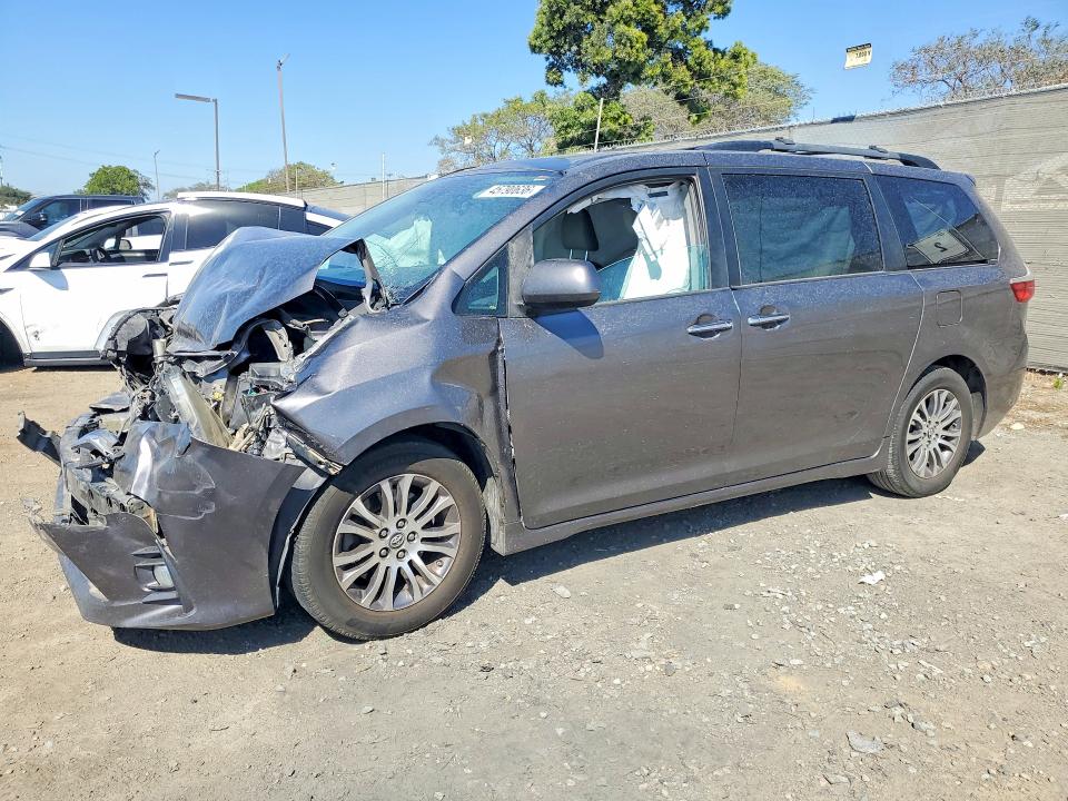 2018 TOYOTA SIENNA — VIN 5TDYZ3DC7JS914002