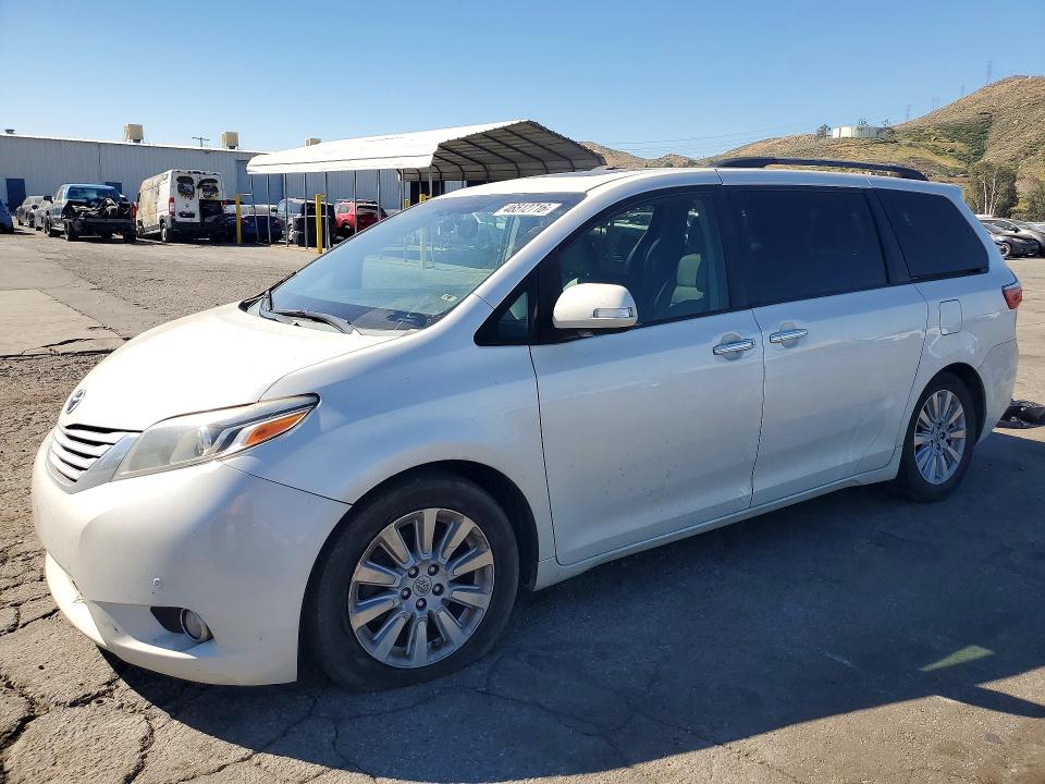2015 TOYOTA SIENNA — VIN 5TDYK3DC1FS559677