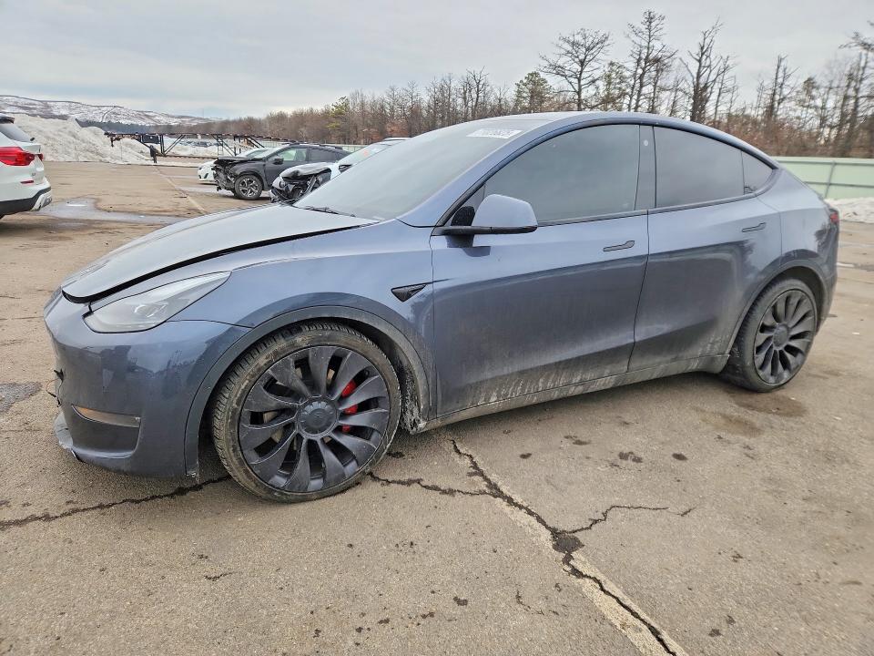 2022 TESLA MODEL Y — VIN 7SAYGDEF9NF453161