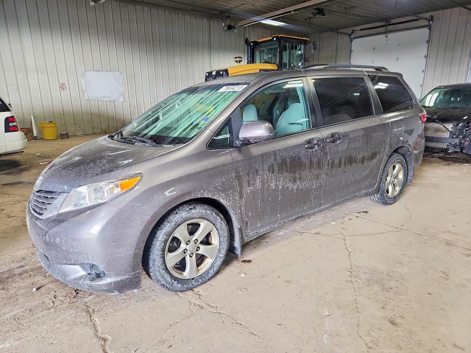 2017 TOYOTA SIENNA — VIN 5TDKZ3DC7HS877355