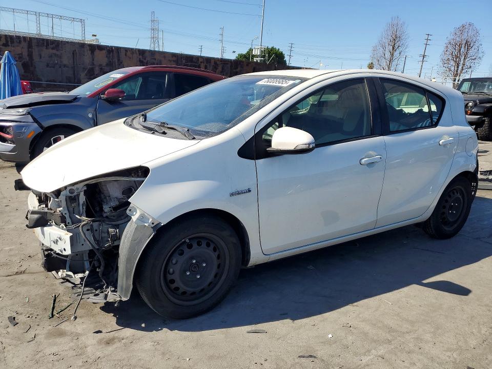 2015 TOYOTA PRIUS C — VIN JTDKDTB38F1092550