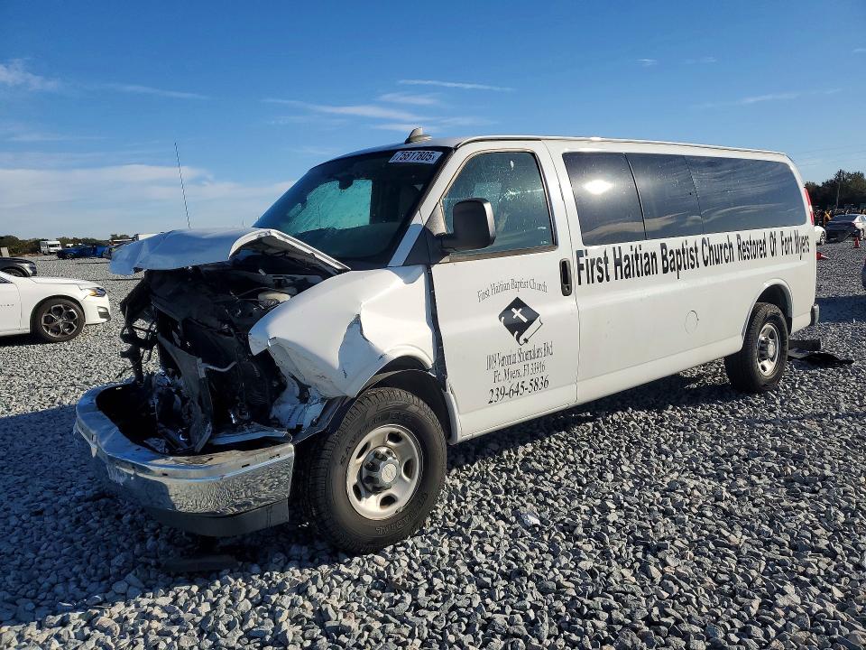 2017 CHEVROLET EXPRESS G3500 — VIN 1GAZGPFG8H1239696