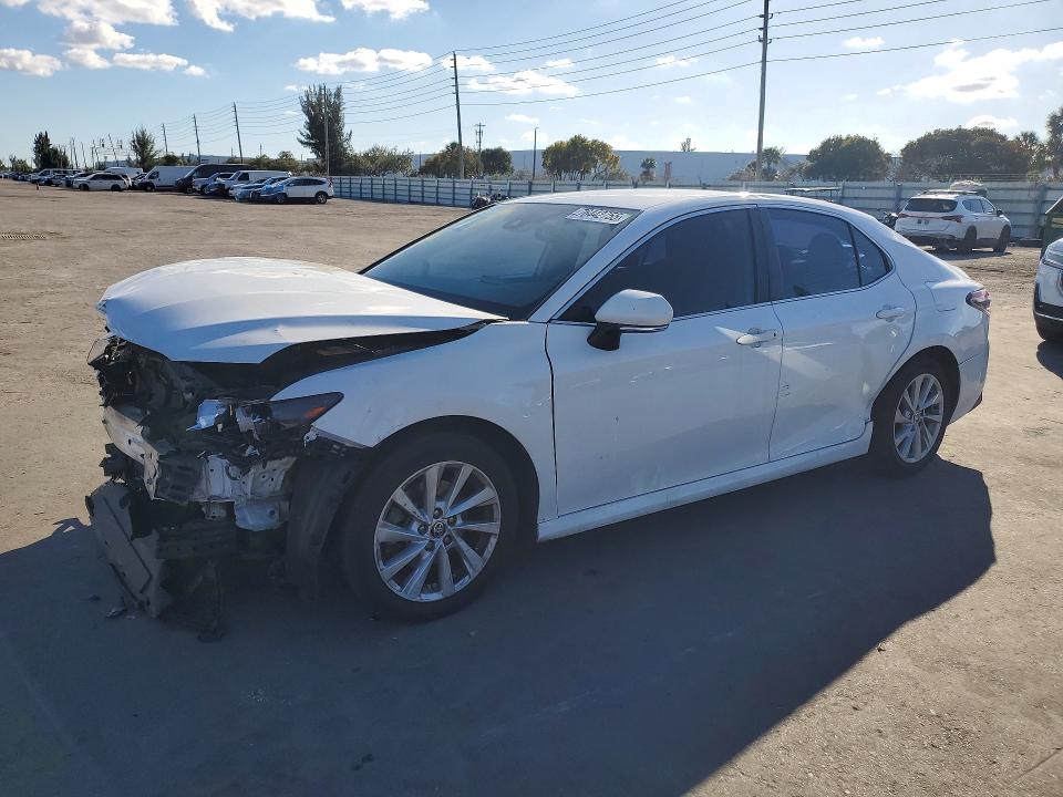 2022 TOYOTA CAMRY — VIN 4T1R11AK6NU632281