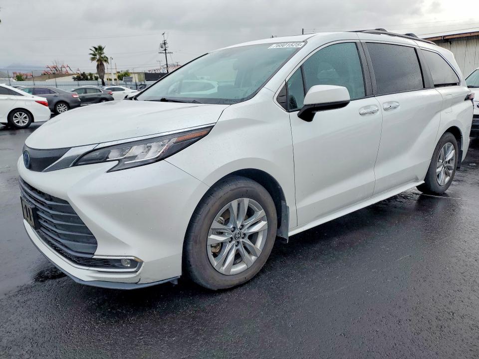 2022 TOYOTA SIENNA — VIN 5TDJRKEC9NS102622