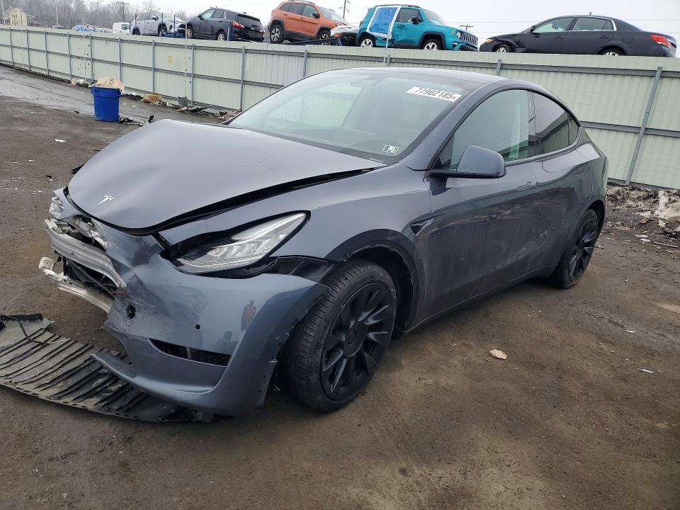 2022 TESLA MODEL Y — VIN 7SAYGDEE6NF335673