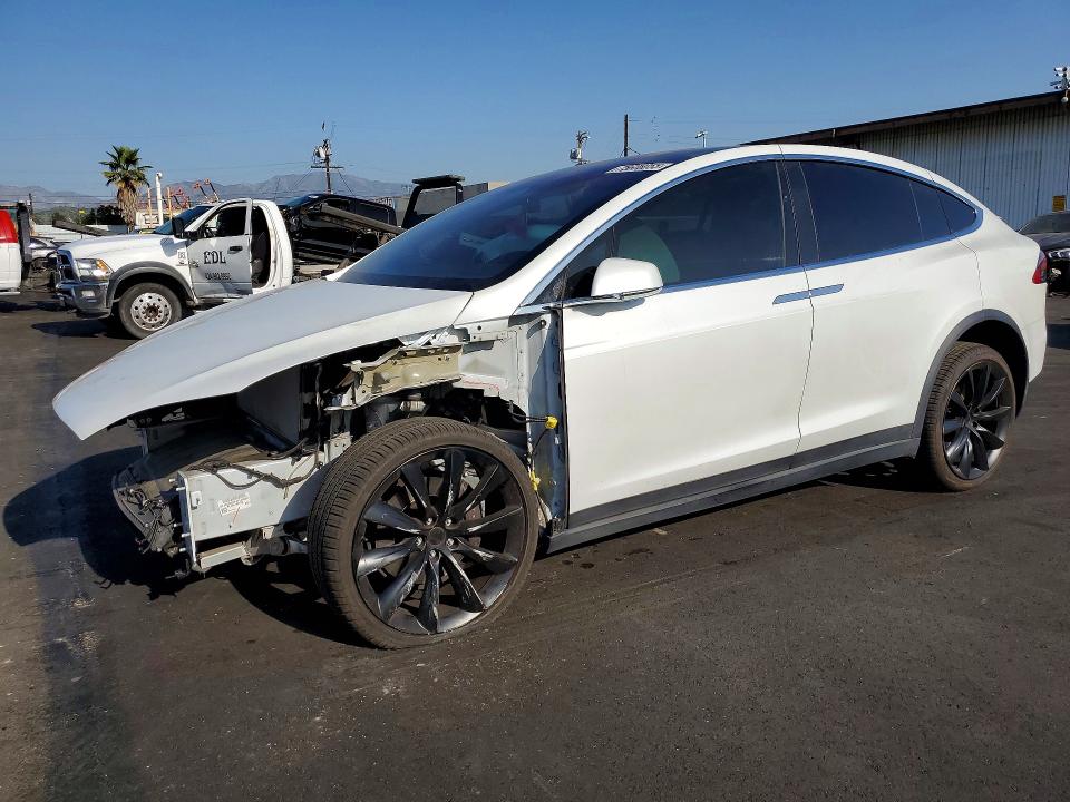 2018 TESLA MODEL X — VIN 5YJXCBE29JF144922