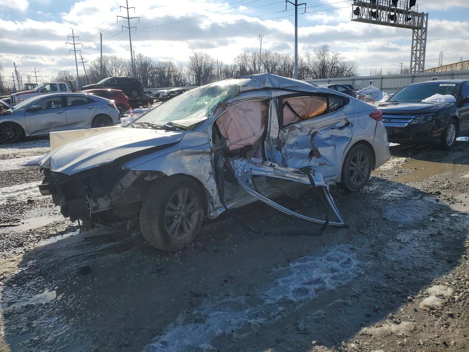 2017 HYUNDAI ELANTRA — VIN 5NPD84LFXHH088880