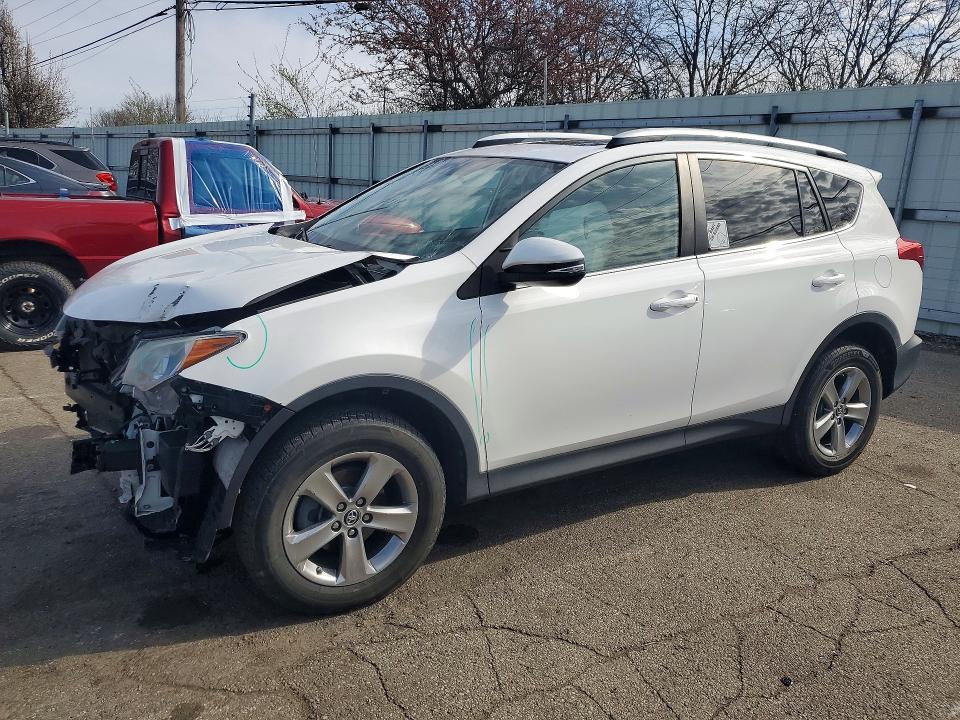 2015 TOYOTA RAV4 — VIN 2T3WFREV1FW141181
