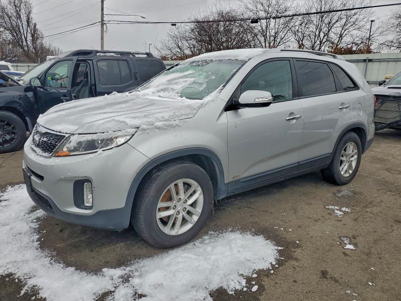 2015 KIA SORENTO LX — VIN 5XYKTCA64FG571255
