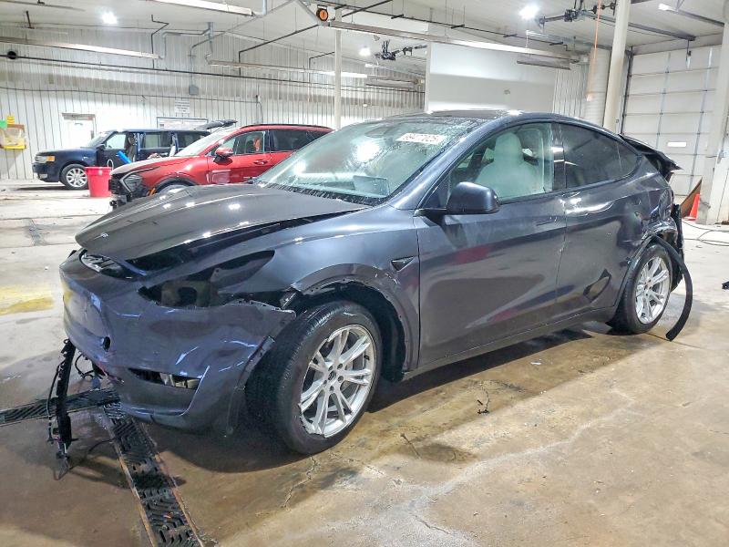 2024 TESLA MODEL Y — VIN 7SAYGAEE3RF038008